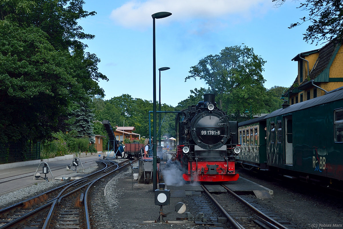 99 1781-6 beim Wasserfassen in Göhren am 19.07.2016