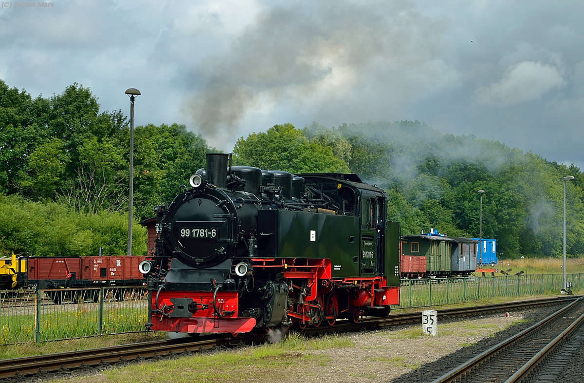 99 1781-6 rangierte am 18.07.2016 zum P 105 in Putbus
