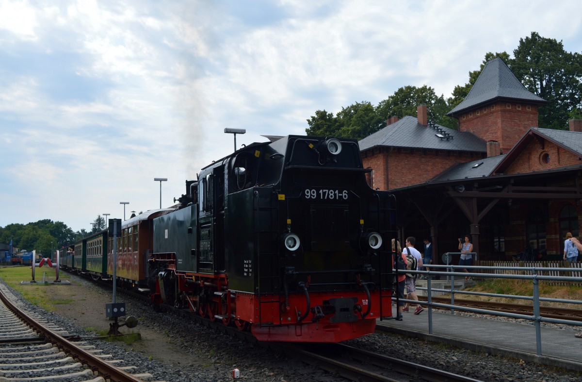 99 1781-6 stand am 08.08.2015 mit P 105 abfahrbereit in Putbus
