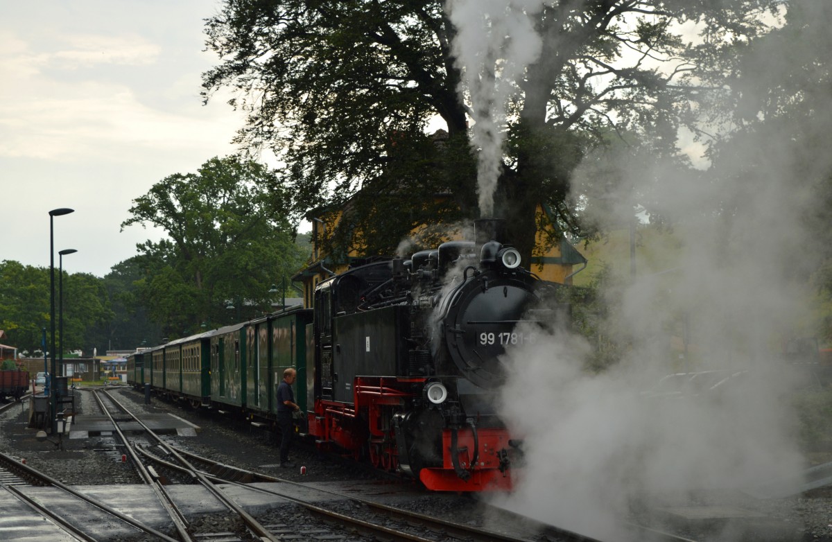 99 1781-6 steht abfahrbereit mit P 102 am 08.08.2015 in Göhren