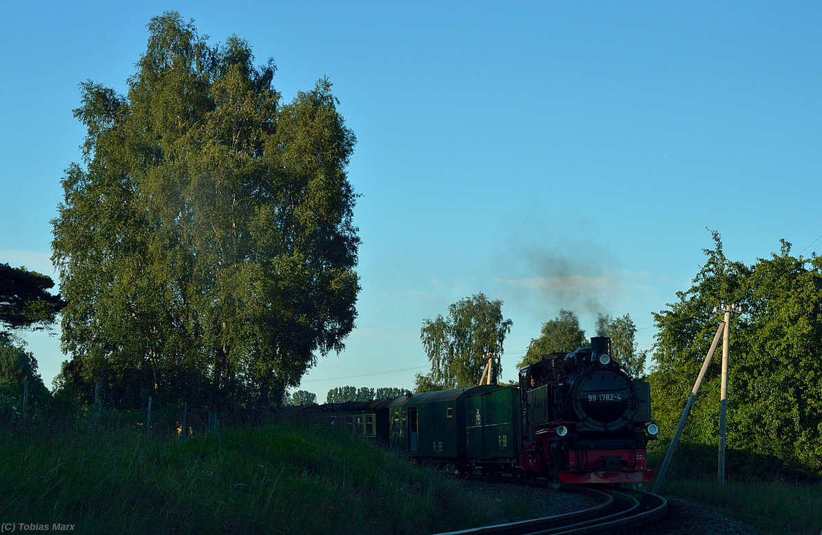 99 1782-4 mit P 232 bei der Durchfahrt der Birkenkurve vor Seelvitz am 21.07.2016. Leider war kein Licht mehr.