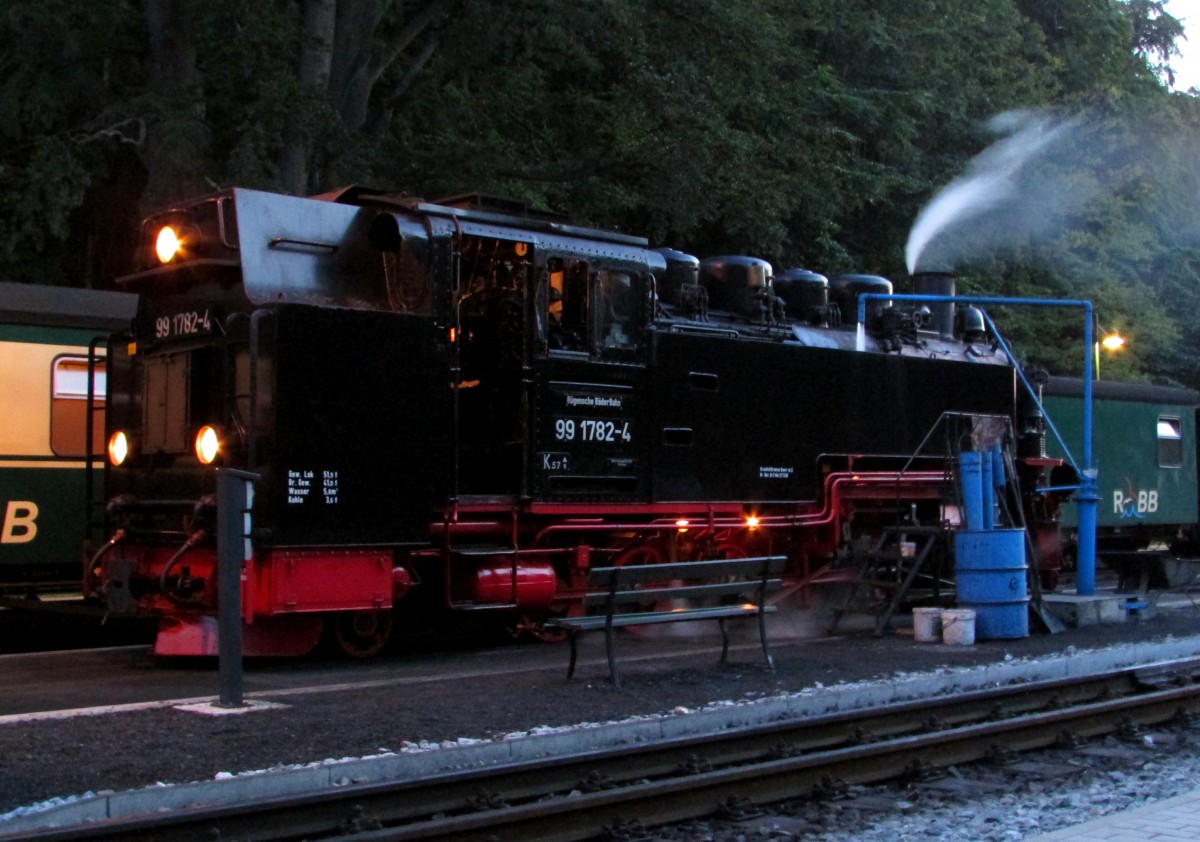 99 1782-4 stand am 01.08.2014 Abends am Wasserkran in Göhren