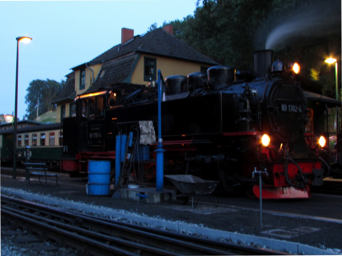 99 1782-4 stand am 01.08.2014 Abends am Wasserkran in Göhren