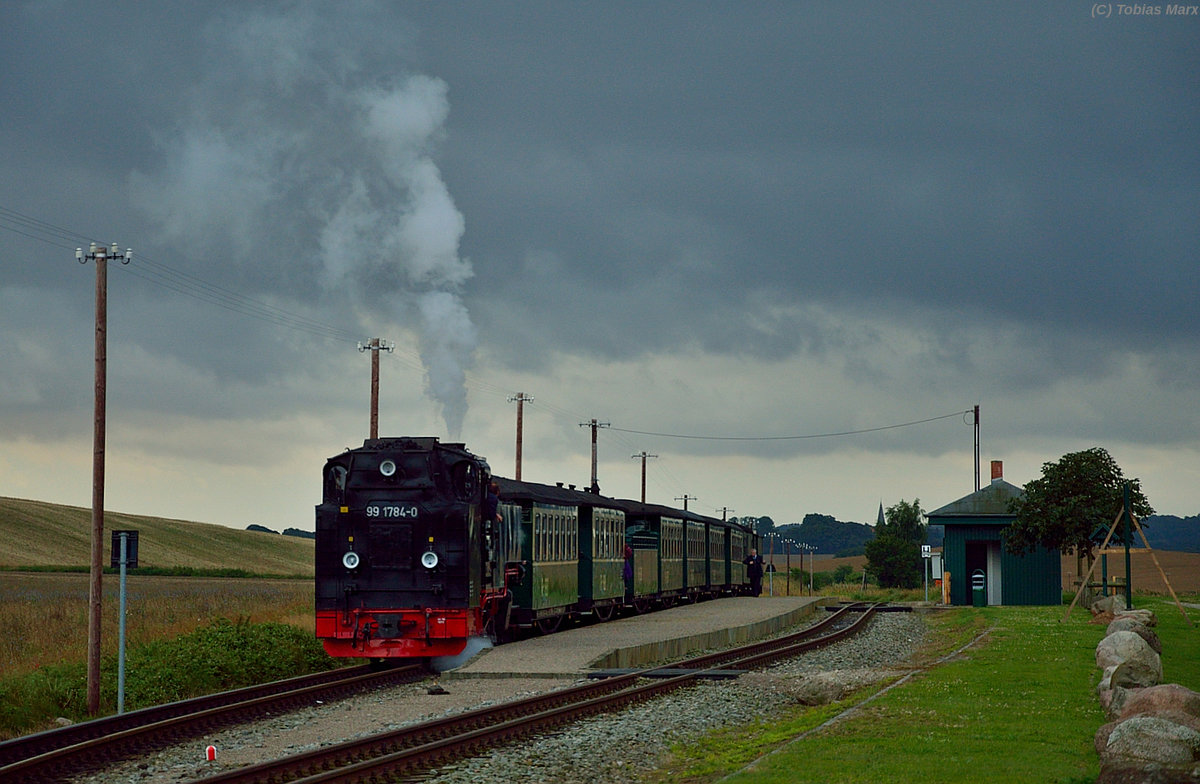 99 1784-0 mit P 113 beim Halt in Seelvitz am 17.07.2016