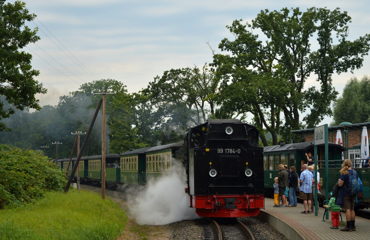 99 1784-0 rollt mit P 223 in Sellin Ost am 08.08.2015 ein