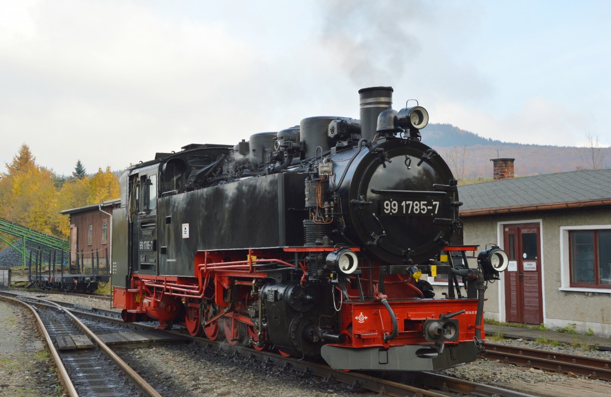 99 1785-7 am 26.10.2015 in Cranzahl.