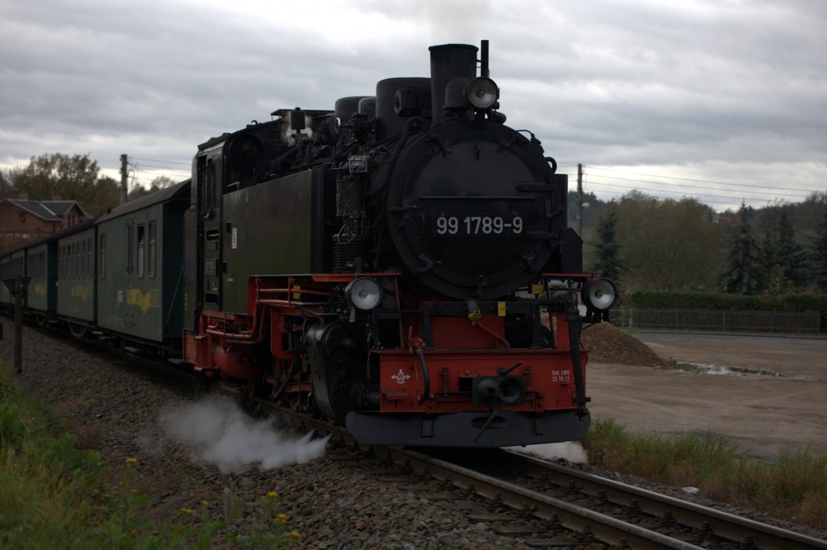 99 1789-9  auf dem Wege nach Moritzburg, kurz nach der Abfahrt aus dem Haltepunkt  Friedewald Bad. 02.11.3013 14:21 Uhr