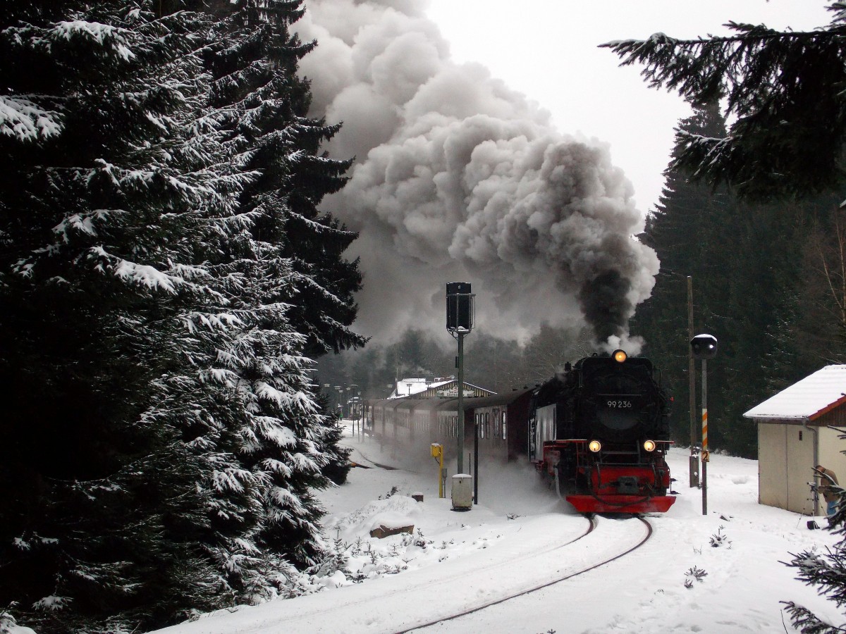 99 236 bei der Ausfahrt aus Schierke am 6.1.2015.Fotograf war mein Vater.