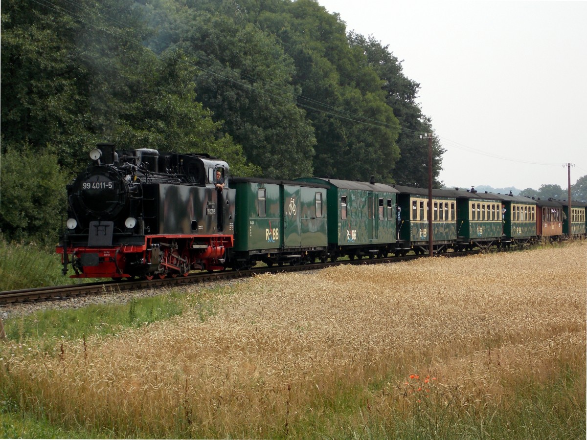 99 4011-5 rollt mit P 104 am 28.07.2014 durch die Felder bei Beuchow.Fotograf war mein Vater Stefan Marx.