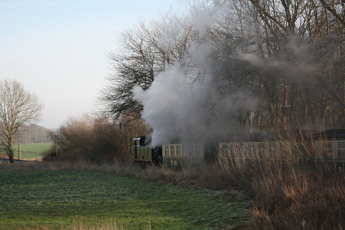 99 4011 der RBB mit ziel Ostseebad Ghren lsst Putbus hinter sich am 2.1.20