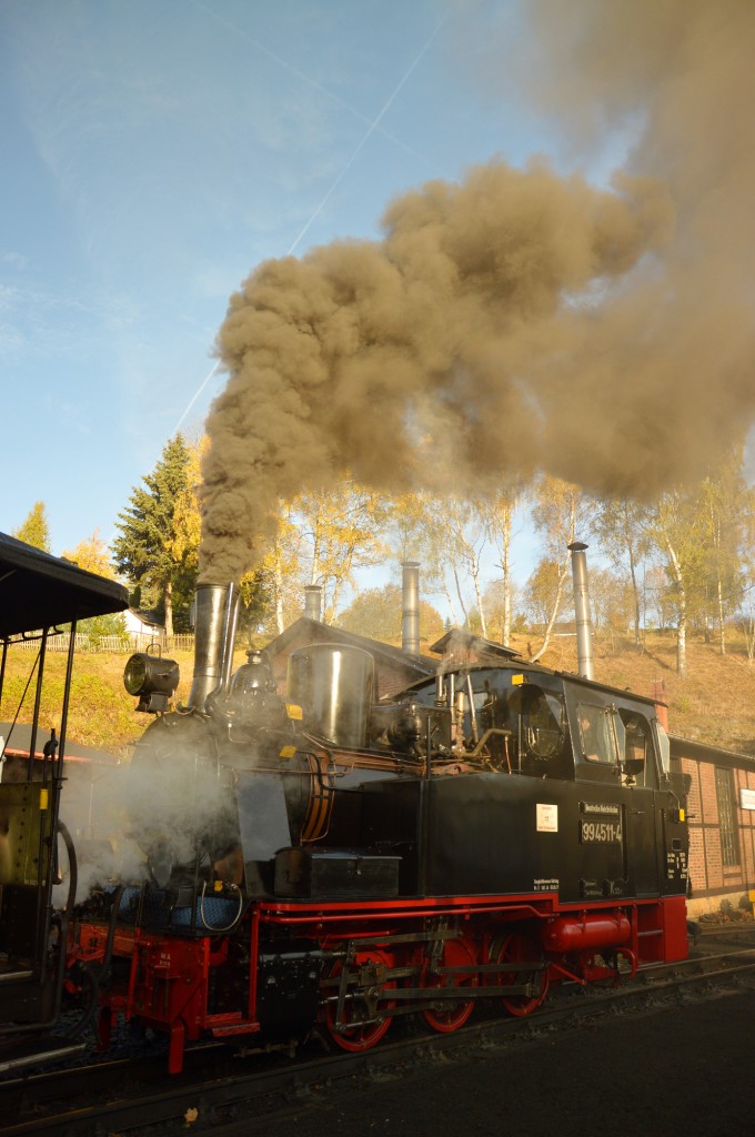 99 4511-4 oder wie sie von ihren Fans gerne genannt wird  Der Meppel  dampft am 24.10.2015 in Jöhstadt vor sich hin.