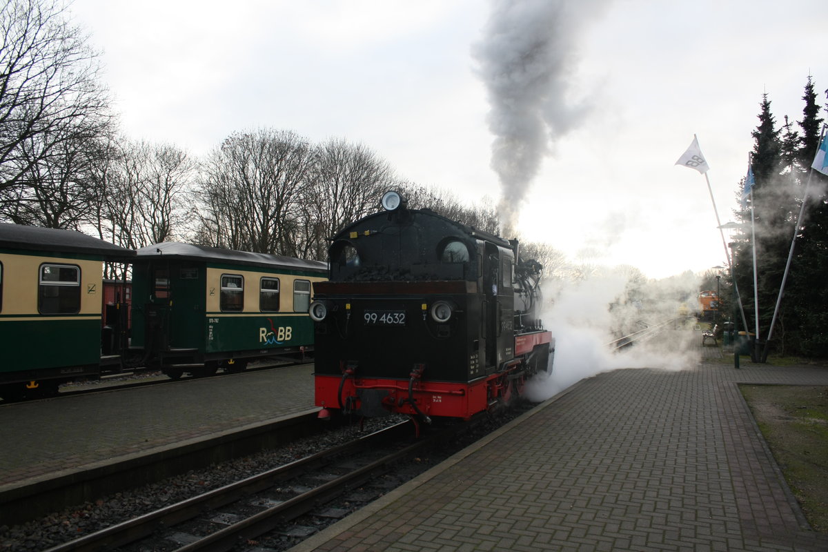 99 4632 auf Rangierfahrt im Bahnhof Putbus am 24.12.19