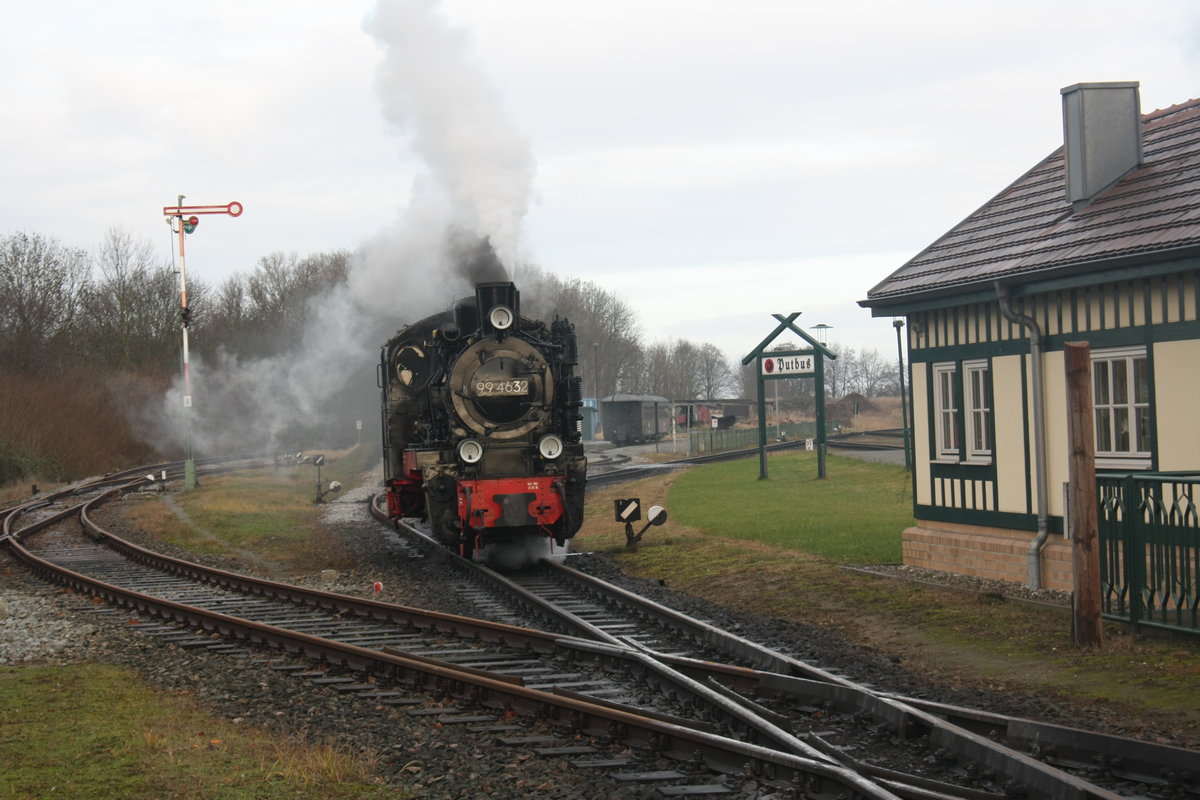 99 4632 auf Rangierfahrt im Bahnhof Putbus am 24.12.19