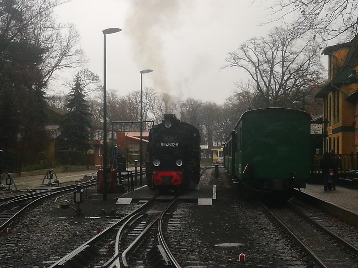 99 4632 der RBB im Bahnhof Ostseebad Ghren am 23.12.18