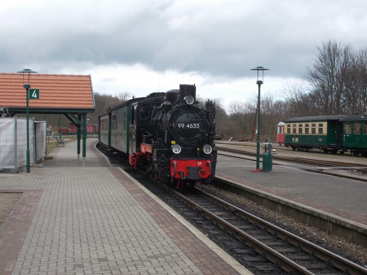 99 4633(Mh53)kam,am 29.März 2015,ohne Dampf in den Bahnhof Putbus gerollt.