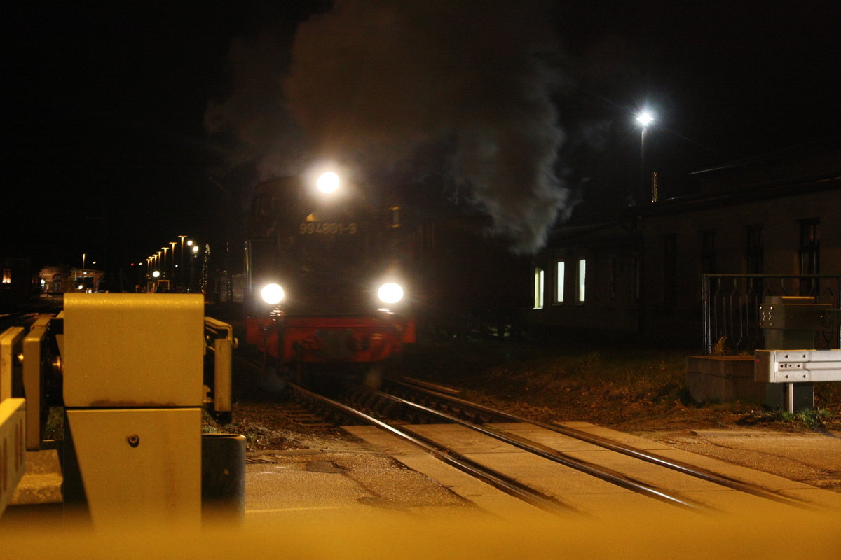 99 4801 der RBB verlsst den Bahnhof Putbus in Richtung Lauterbach Mole am 30.12.19