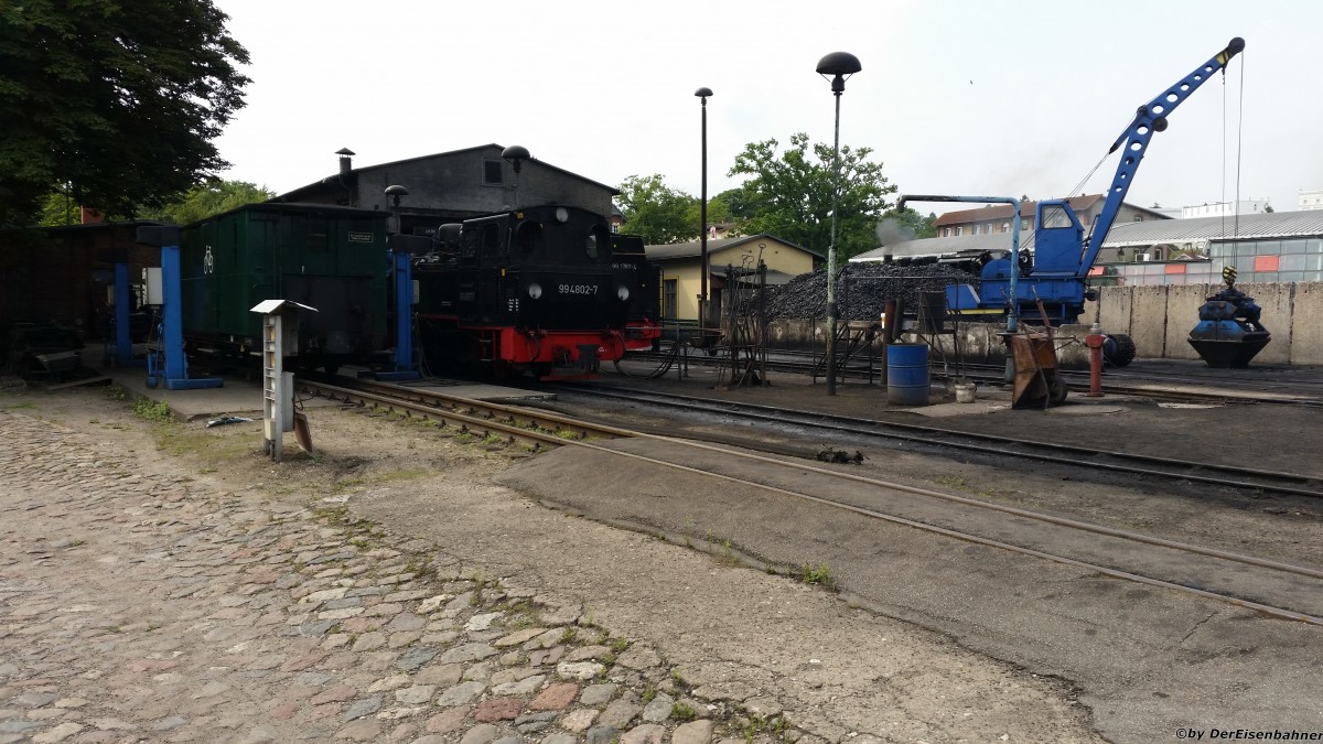 99 4802-7 steht im BW Putbus (am 11.08.2015)