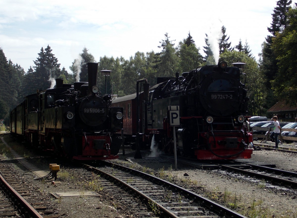 99 5906-5 und 99 5902 standen am 13.08.2014 mit dem Traditionszug in Schierke am 13.08.2014.Rechts steht 99 7247-2 mit dem P 8941.Fotograf war mein Vater Stefan Marx