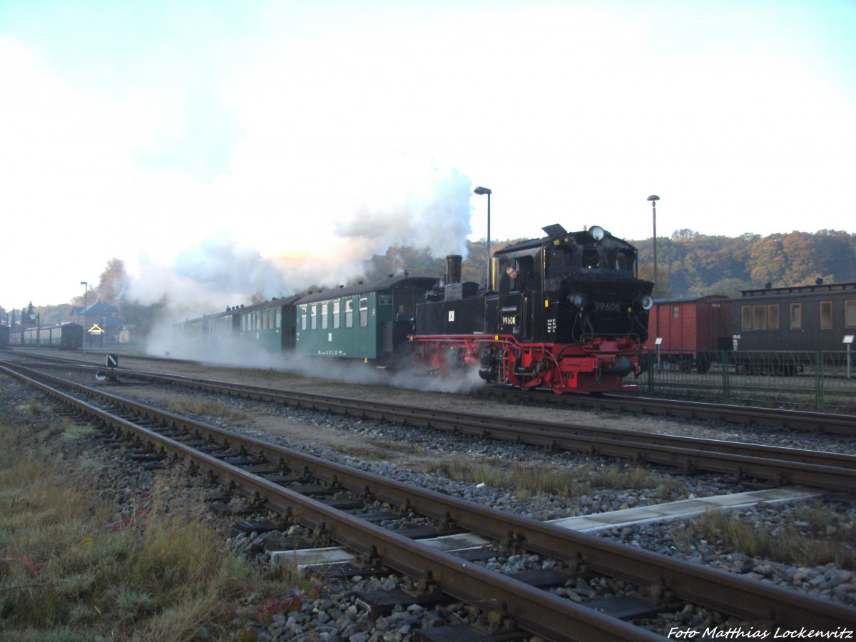 99 608 als P108 mit ziel Ostseebad Ghren nei der Ausfahrt aus Putbus am 14.10.13