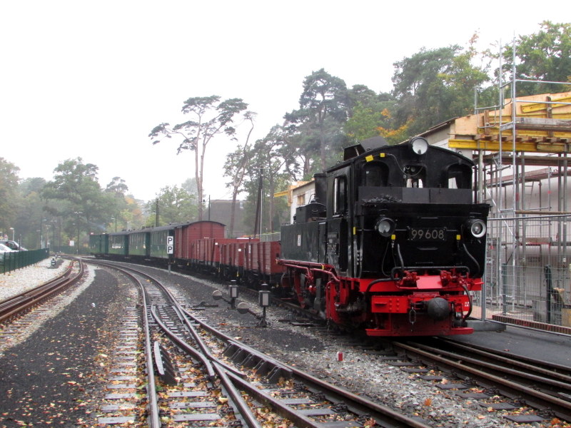 99 608 ist mit ihrem Sonderzug gerade in G�hren angekommen.Am 13.Okt.2013