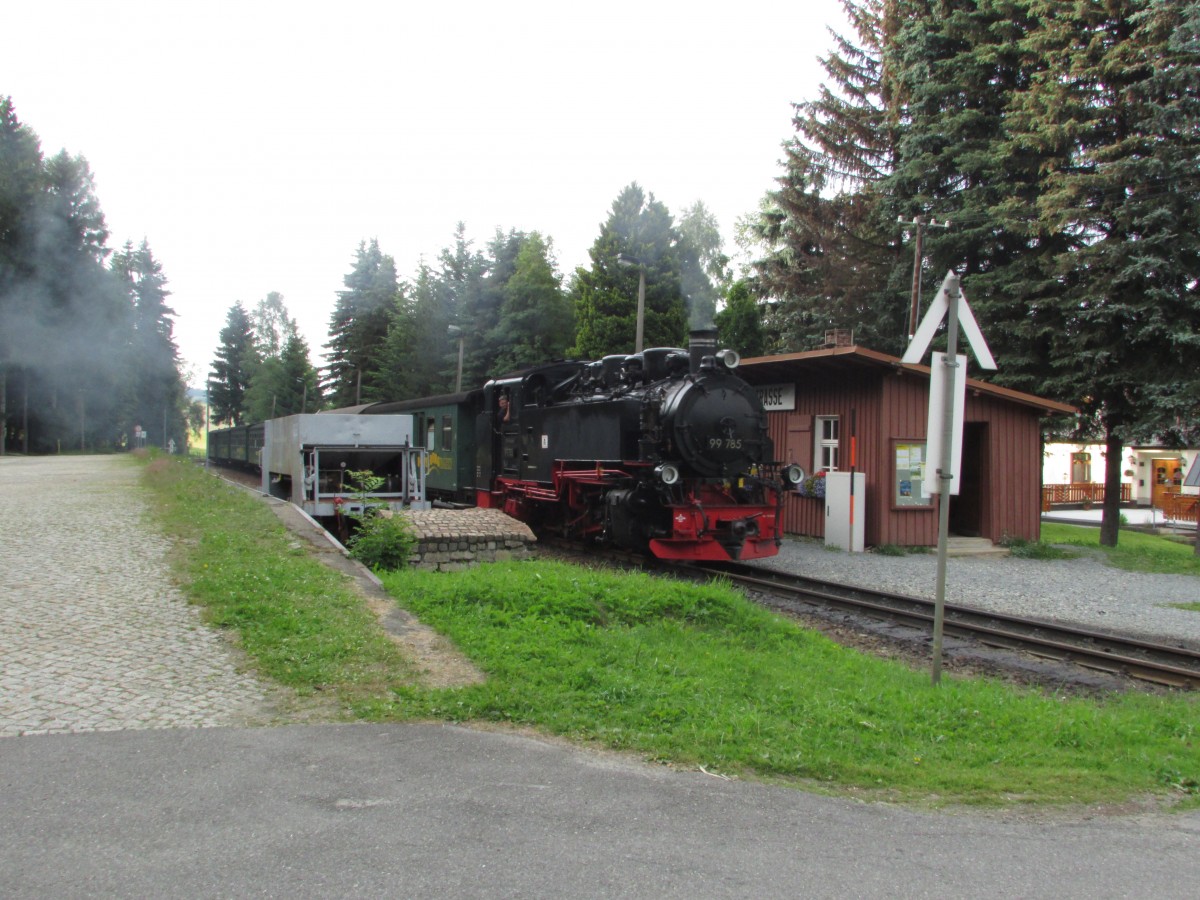 99 785 mit P 1011 in Vierenstra�e am 16.Juli.2013