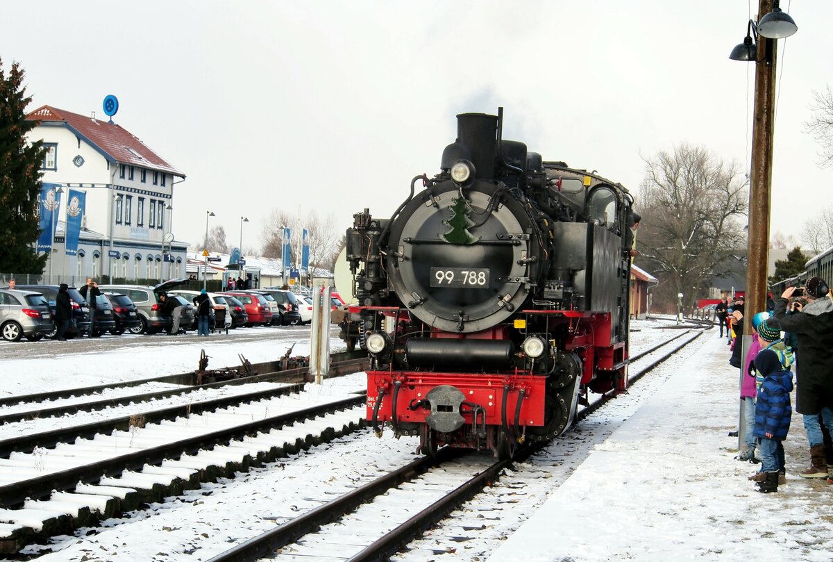99 788 Nikolausfahrt beim Öchsle in Ochsenhausen am 28.11.2015.