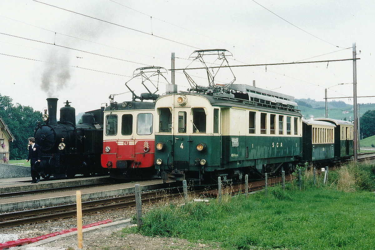 AB: Nicht gestellte Fahrzeugparade aus dem Jahre 1989 in Wasserauen mit G 3/4 14 (1902), BDe 4/4 47 (1968) und dem ABDeh 4/4 4 (1931), ehemals SGA.
Foto: Walter Ruetsch