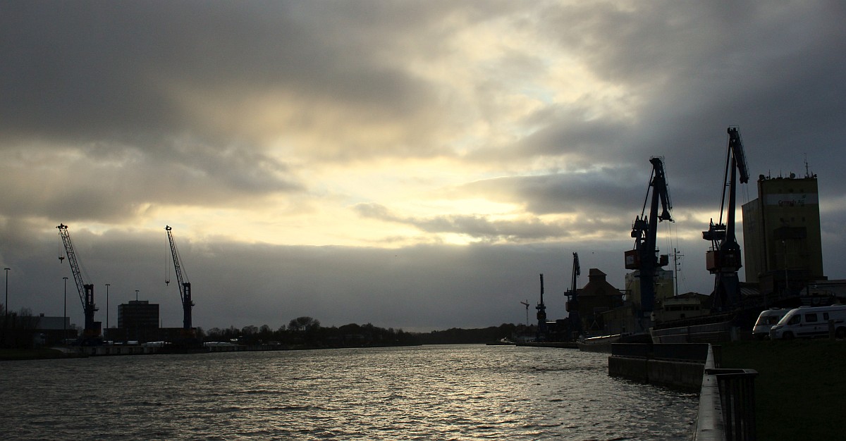 Abendstimmung...Rendbsurg Hafen 08.03.2019