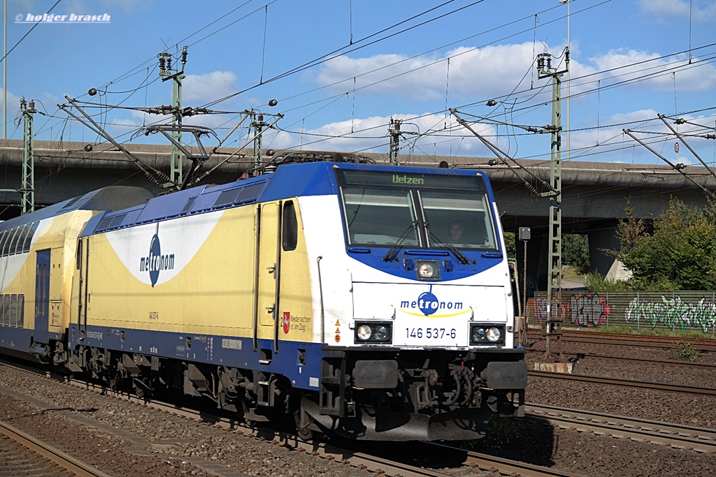 abfahrt der 146 537-6 mit den metronom nach uelzen am 01.10.13 vom bhf harburg