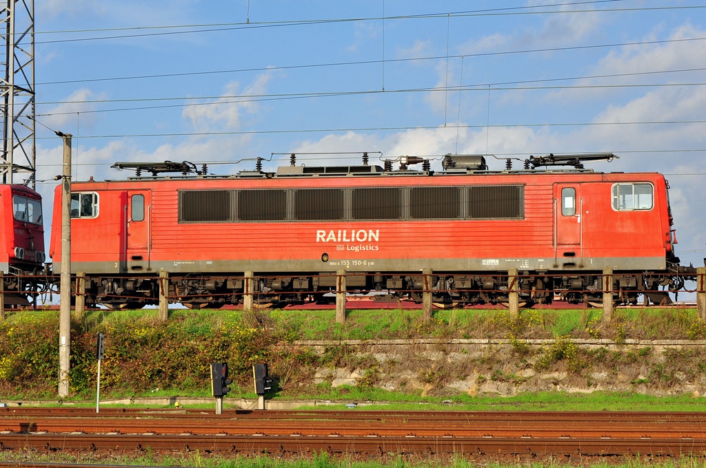 Abgestellt in Rostock-Seehafen am 10.10.2014 die 155 150.