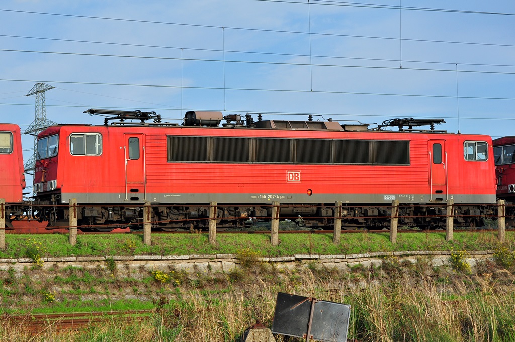 Abgestellt in Rostock-Seehafen am 10.10.2014 die 155 207.