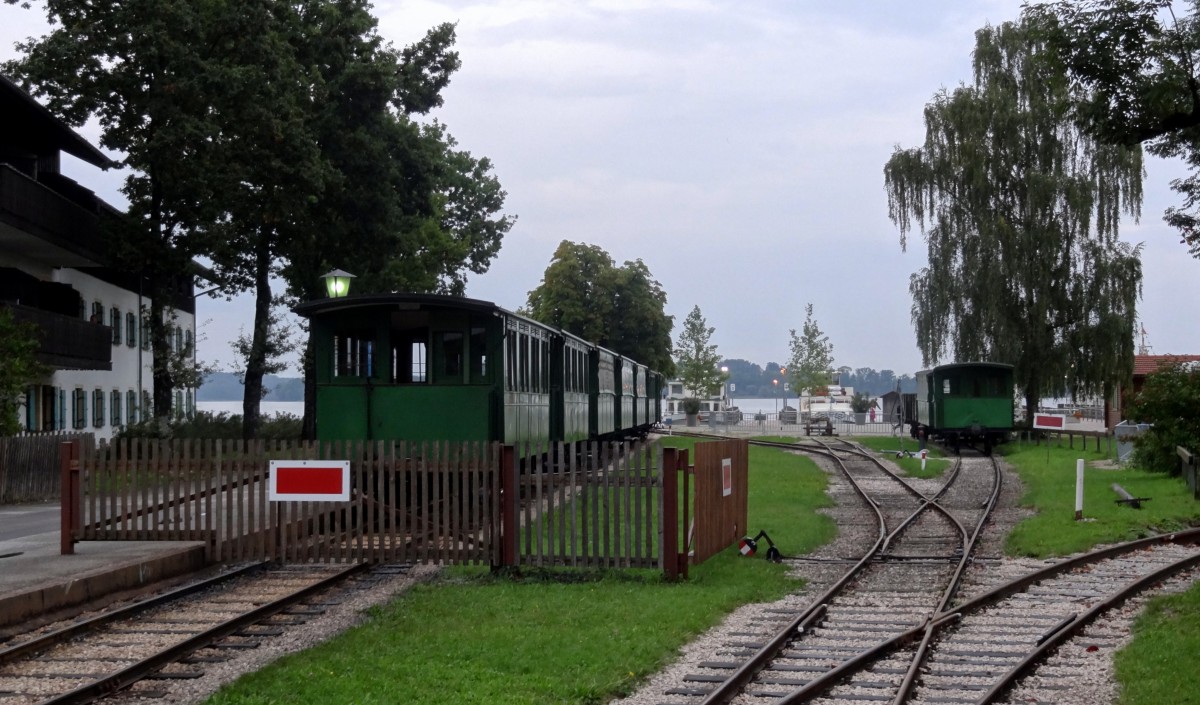 Abgestellte Waggons der Chiemseebahn im Endbahnhof Prien-Stock.
Aufgenommen im September 2014.