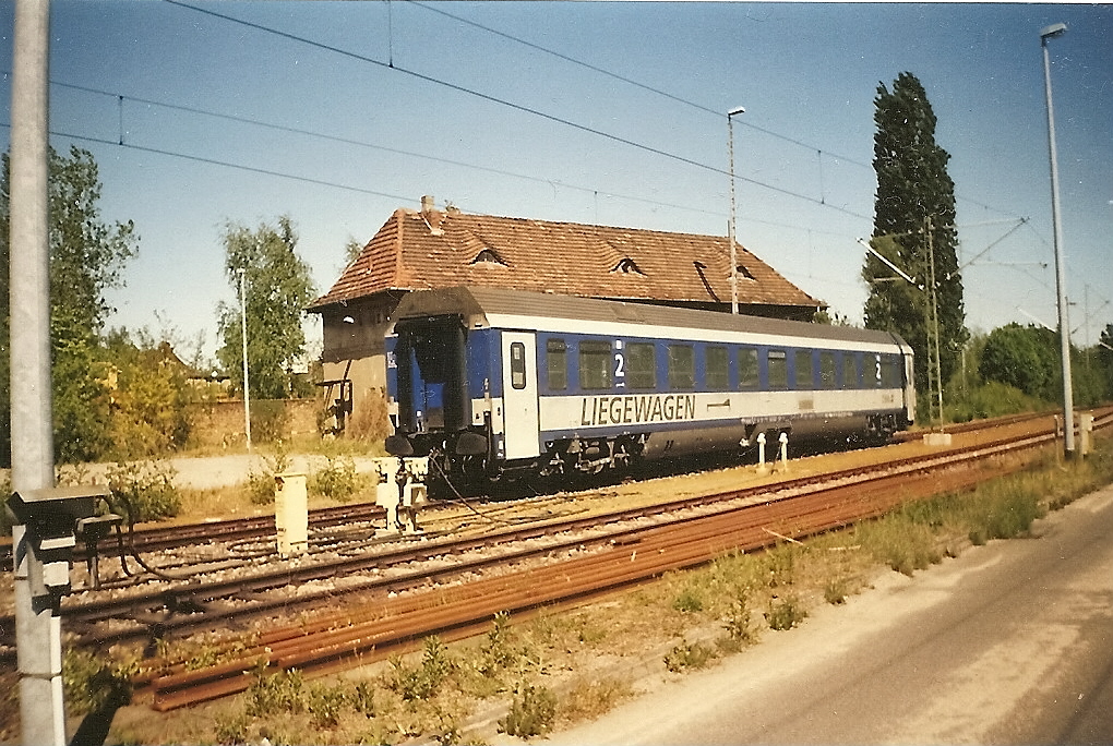 Abgestellter österreichischer Liegewagen in der Einsatzstelle Berlin Grunewald.
