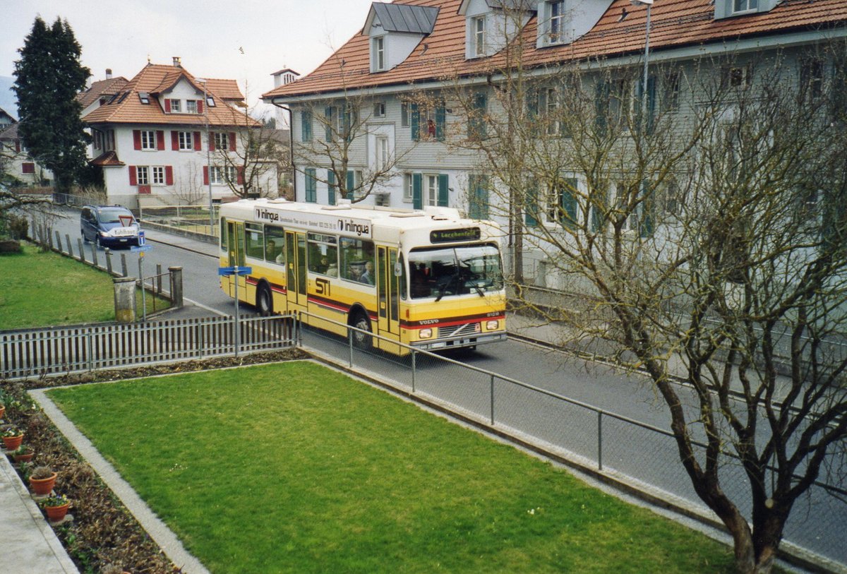 (AF 13) - Aus dem Archiv: STI Thun - Nr. 35/BE 443'835 - Volvo/R&J (ex SAT Thun Nr. 35) am 27. Mrz 2004 in Thun-Lerchenfeld, Langestrasse