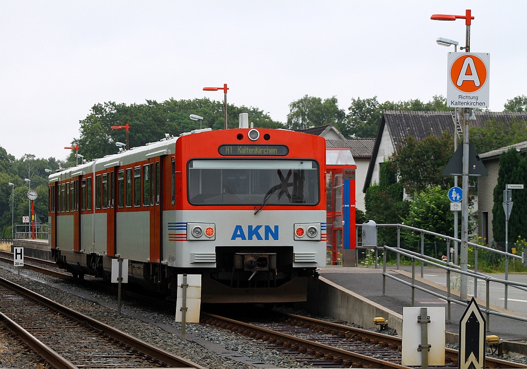 AKN VT 62(2.62.1 und 2)beim Halt im Bhf Tanneneck bei Quickborn/HH. 14.07.2013