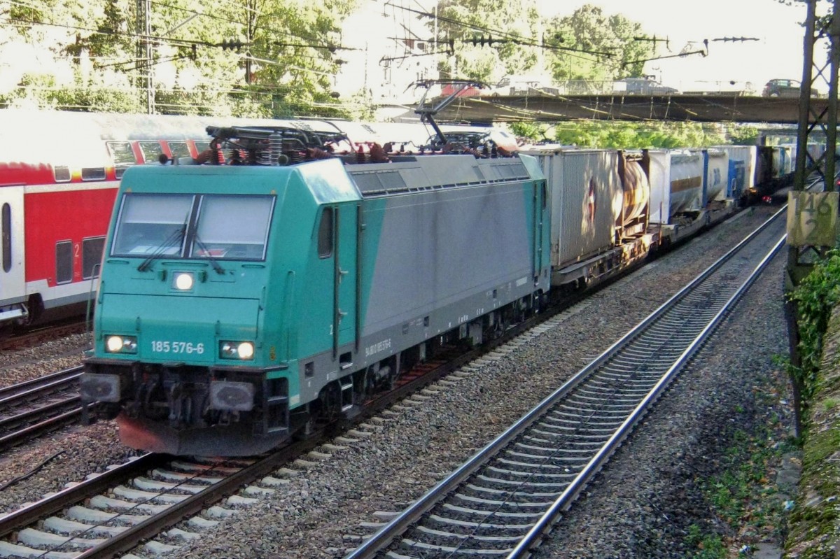 Alpha Trains 185 576 treft am 20 September 2010 in Offenburg ein.