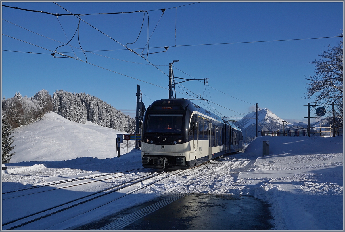 Als Testzug ist der ABeh 2/6 7501  La Chiesaz St-Légeier  auf dem Les Pléiades unterwegs.

10. Jan. 2019