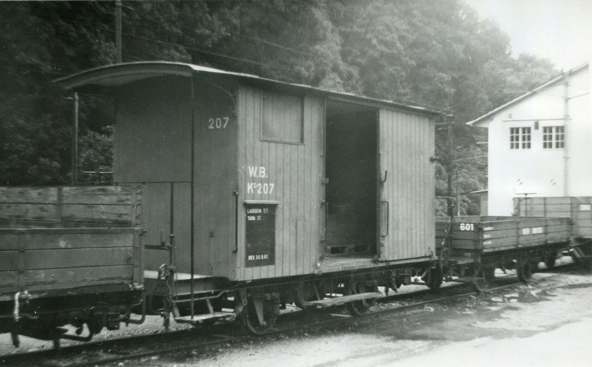 Alte Wagen der Waldenburgerbahn: Die kleinen Güterwagen Ko 207 und M 601. Waldenburg, 1963. 