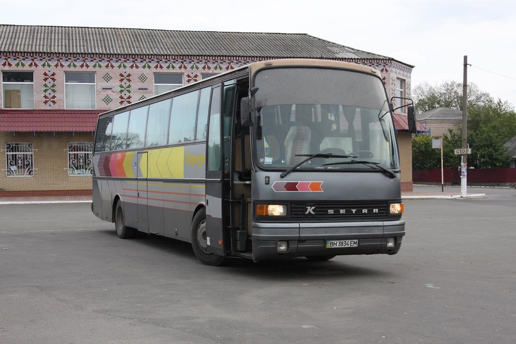 Alter Setra Reisebus am Bahnhof in Rudnytsia am 11.10.2016 in der Ukraine.