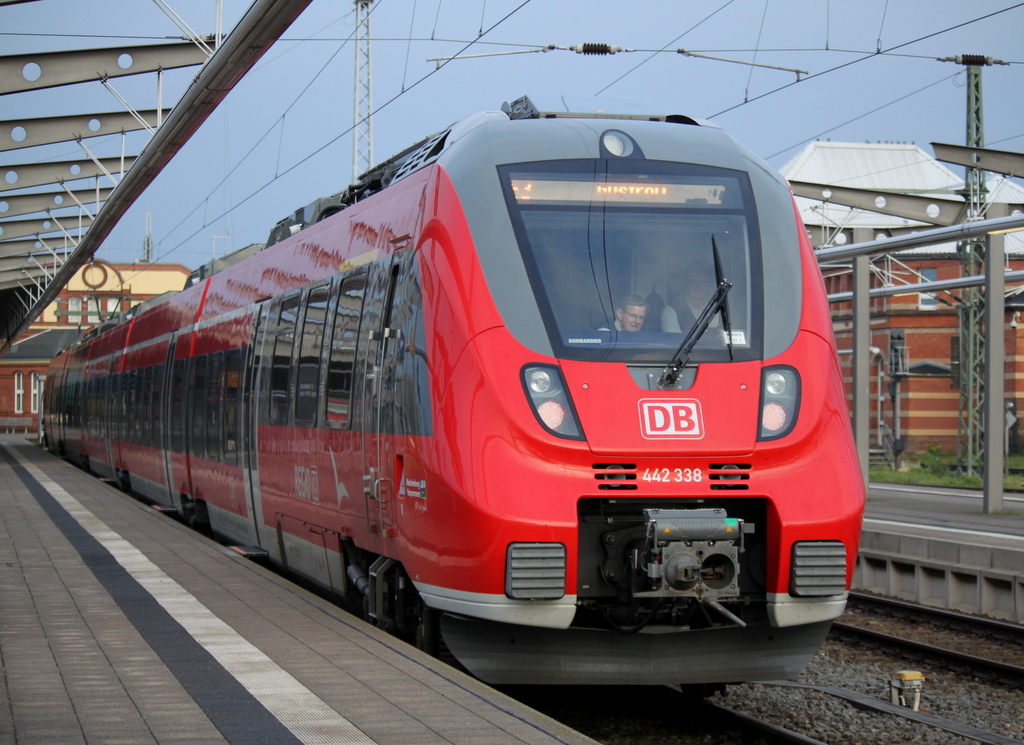 am 01.11.2013 ging es mit dem Ostsee-Hamster 442 338-0 als S3 von Rostock Hbf nach Gstrow.