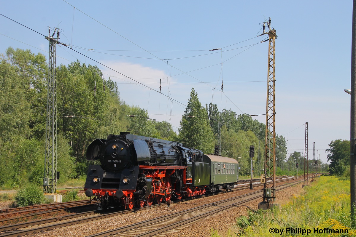 Am 03.08 fuhr 01 0509-8 mit einem Begleiterwagen von Dresden nach Leipzig, da sie einen Tag sp�ter wieder den Sonderzug ab Leipzig bespannte.

