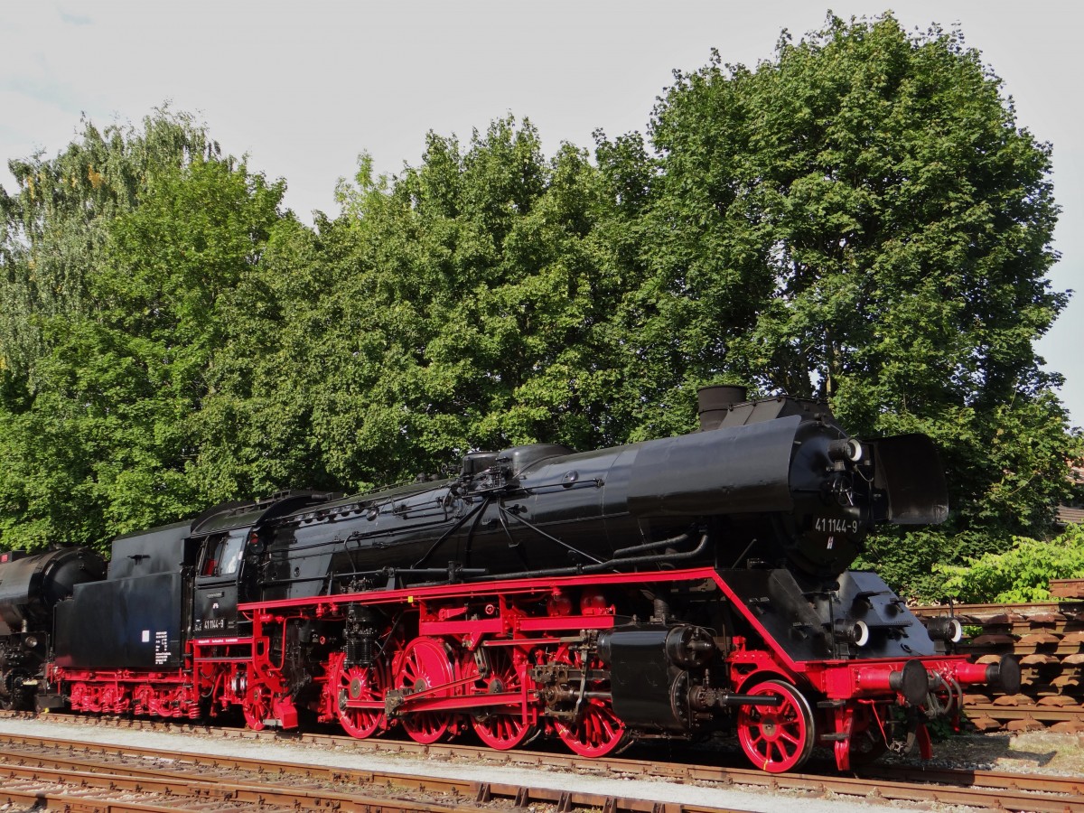 Am 07.09.13 gab es die XIX. Meininger Dampfloktage. Zusehen die 41 1144(IGE Werrabahn), bei so einem Bild braucht man sehr sehr viel Geduld.