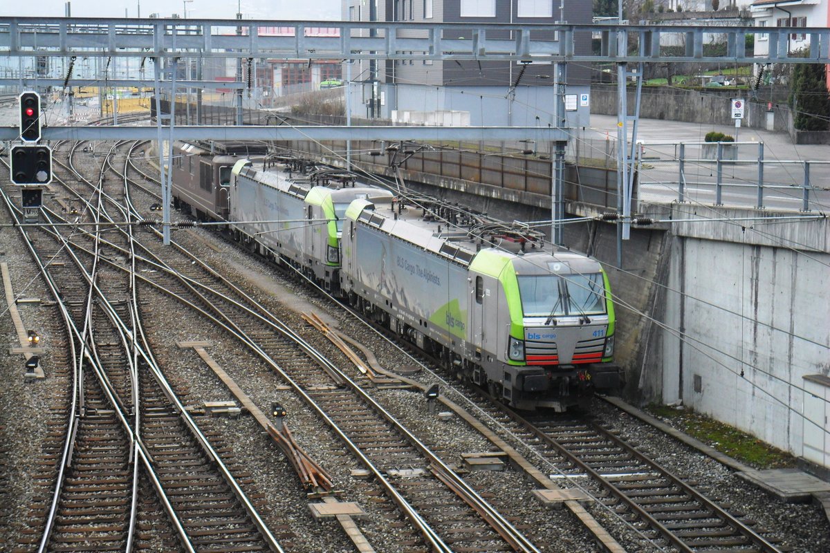 Am 1 Jänner 2019 steht BLS 475 411 in Spiez.