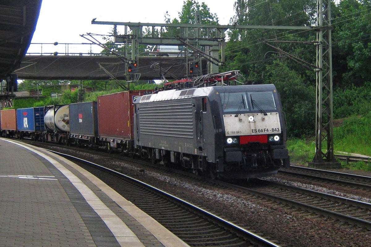 Am 1 Juni 2012 dnnert 189 843 mit ein KLV durch Hamburg-Harburg. 