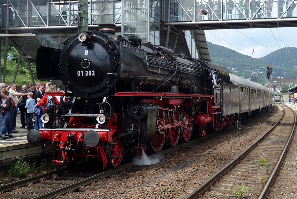 Am 1 Juni 2014 kann der Sonderzug mit 01 202 während der Plandampf/Dampfspektakel Rheinland-Pfälz mit  einiges Interesse  rechnen...