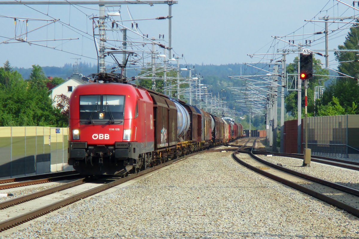 Am 10 Mai 2018 durcheilt 1116 120 Schärding.