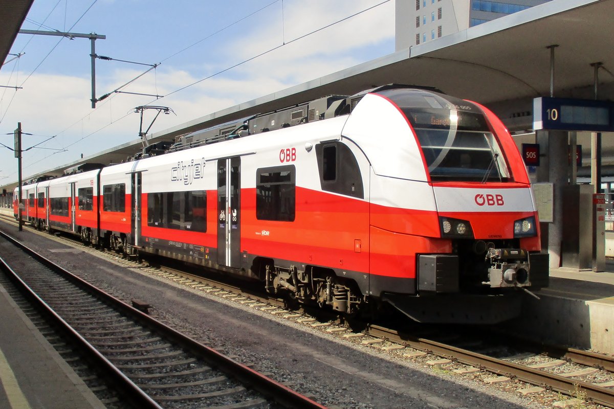 Am 10 Mai 2018 steht 4746 005 in Linz Hbf.