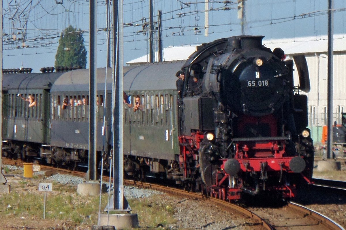 Am 10 september 2016 meldet 65 018 sich samt Sonderzug in Breda.