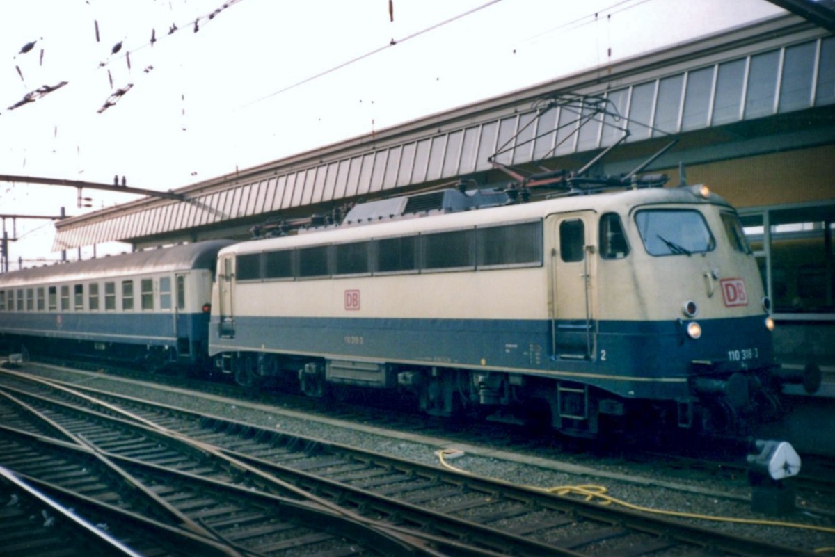 Am 11 Februar 2000 steht 110 318 in Venlo.

