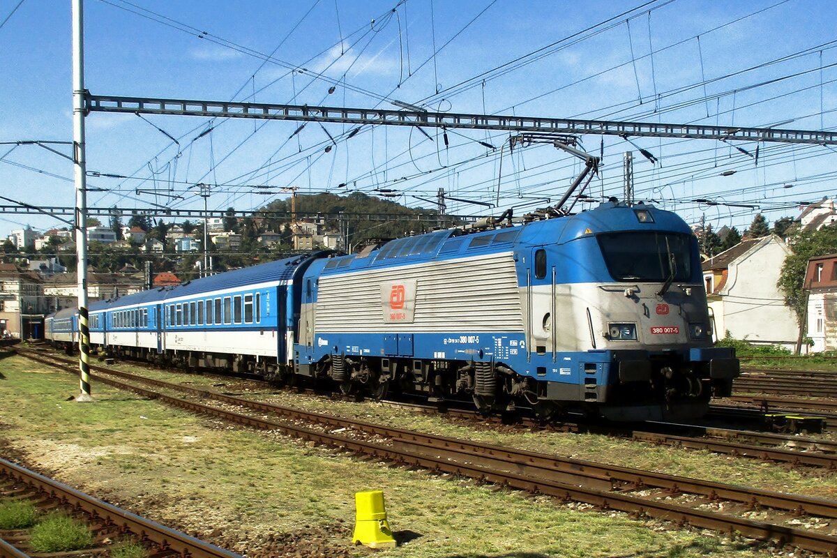 Am 12 September 2018 verlässt 380 007 Bratislava hl.st. mit EuroCity METROPOLITAN nach Budapest Nyugati. Am 12 September 2018 verlässt 380 007 Bratislava hl.st. mit EuroCity METROPOLITAN nach Budapest Nyugati.